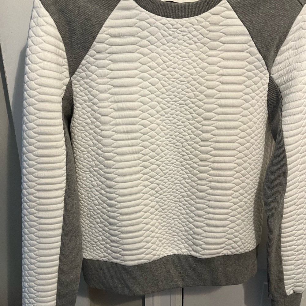 NWOT Blanc Noir Textured White and Gray Sweater